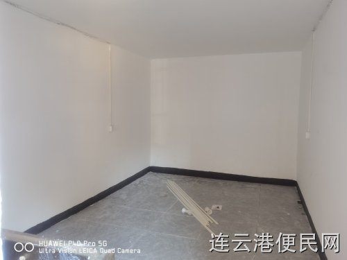 龙西北路1-10号小区20平方车库出租