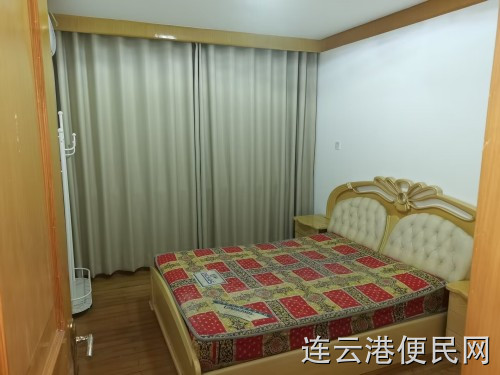 南极南路56号小区中医院宿舍四楼三室二厅